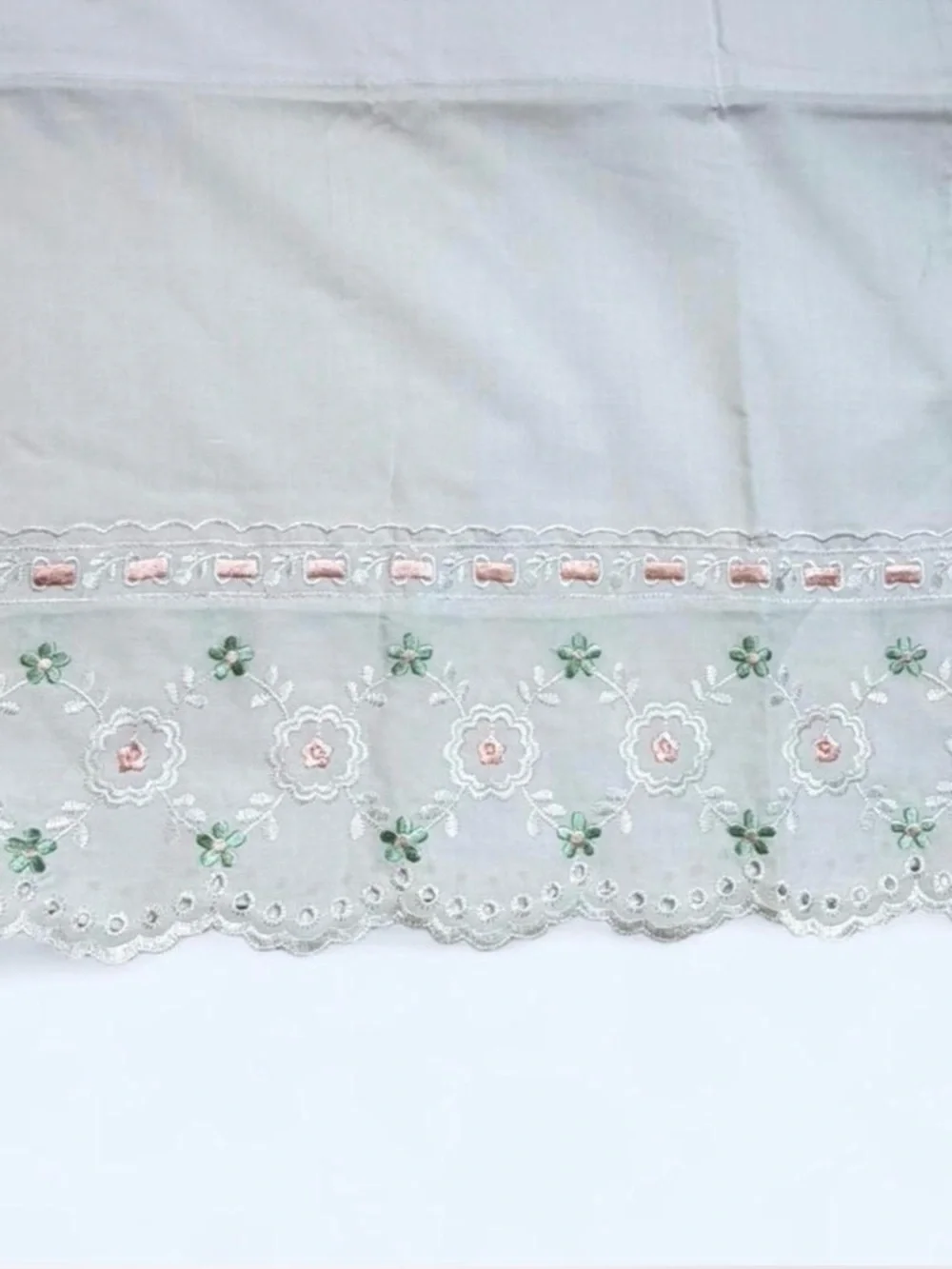 VTG Ribbonette Shaped Valance New Old‎ Stock Eyelet Floral Pink White 60x38 NOS